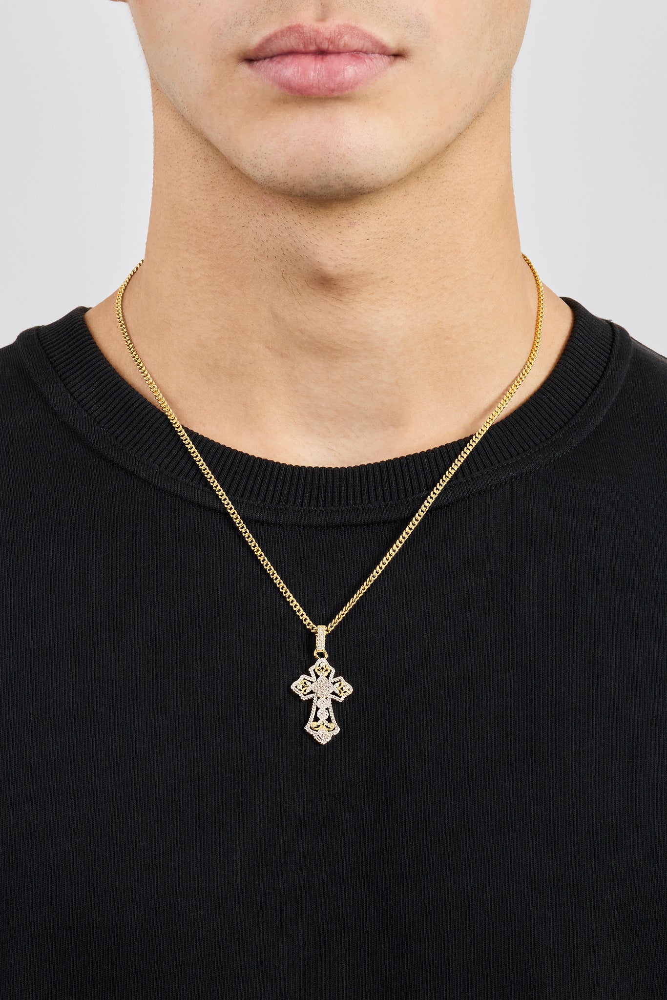 Detailed Cross Pendant Necklace - 20mm - Gold